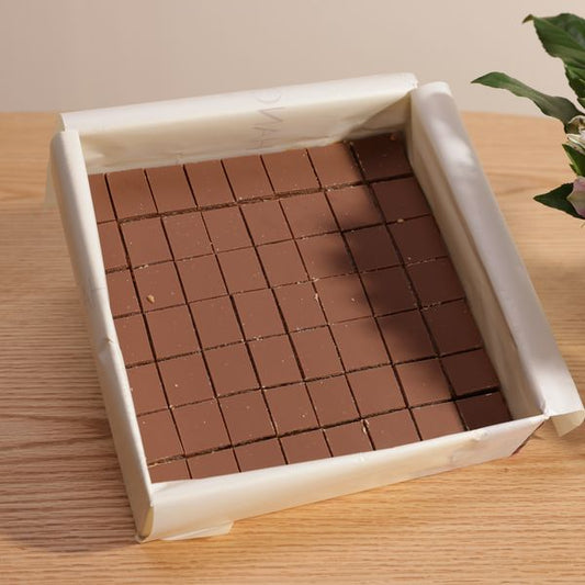 Berkeley & Lords Hanoverian Caramel Chocolates Box  Delicate Flowers